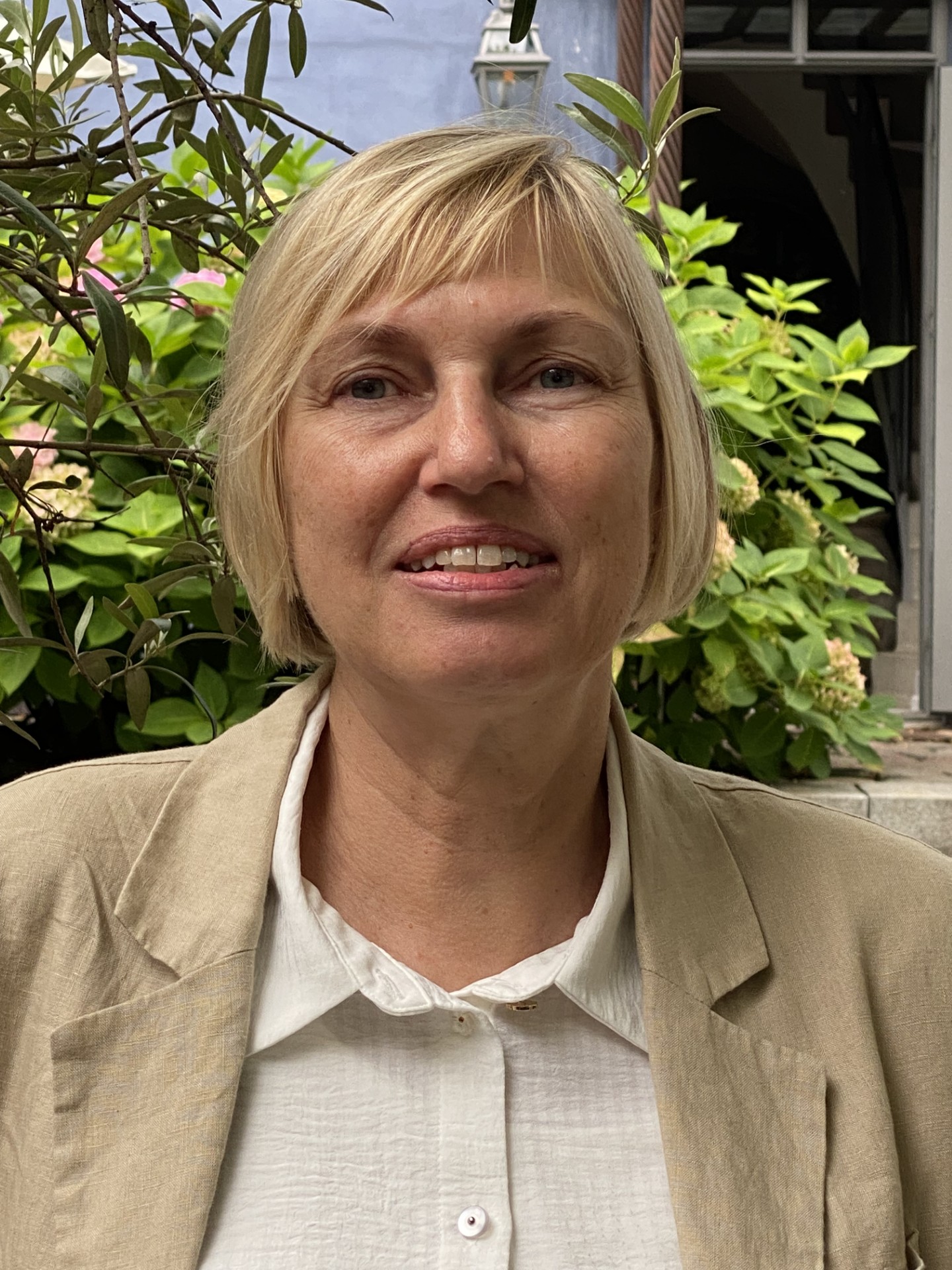 Anne Kjerulf Bestyrelsesmedlem, Overlæge ph.d. speciellæge i klinisk mikrobiologi Central Enhed for infektionshygiejne Statens Serum Institut e-mail: alf@ssi.dk
